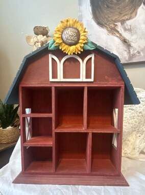 Vintage 1993 Mary's Moo Moos Wooden Barn Shadow Box Cubby Display Shelf